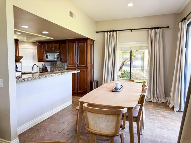 54974 Oaktree, La Quinta CA: https://media.crmls.org/mediaz/956714bc-614d-438a-b28e-815528942dcd.jpg