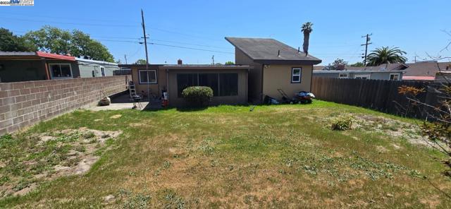 609 Banks Dr, Richmond CA: https://media.crmls.org/mediaz/9567575d-ec6e-40fa-b773-6ddb44889a29.jpg