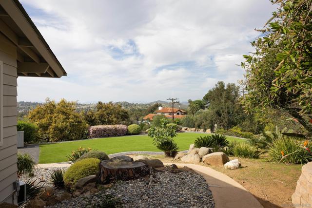16204 Orchard Bend Rd, Poway CA: https://media.crmls.org/mediaz/9567bc0d-7a0d-473a-abb1-1c06e6a25e42.jpg