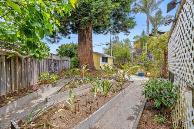 150 Sir Francis Court, Capitola CA: https://media.crmls.org/mediaz/95682515-d669-41cb-bf5c-a1086558f292.jpg