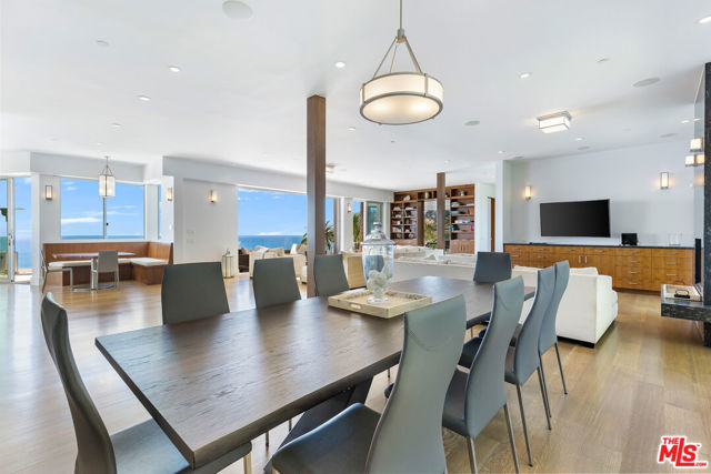 200 ARNO Way, Pacific Palisades CA: https://media.crmls.org/mediaz/95689db4-cd43-495f-b3d1-60c597d09d66.jpg