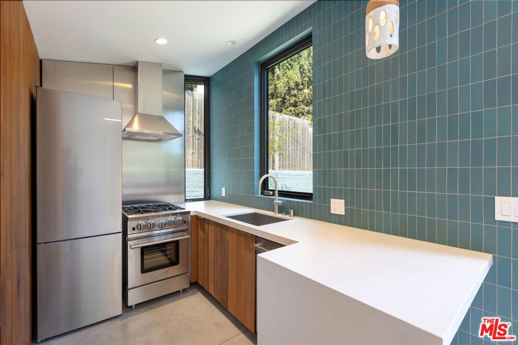 Thumbnail 38