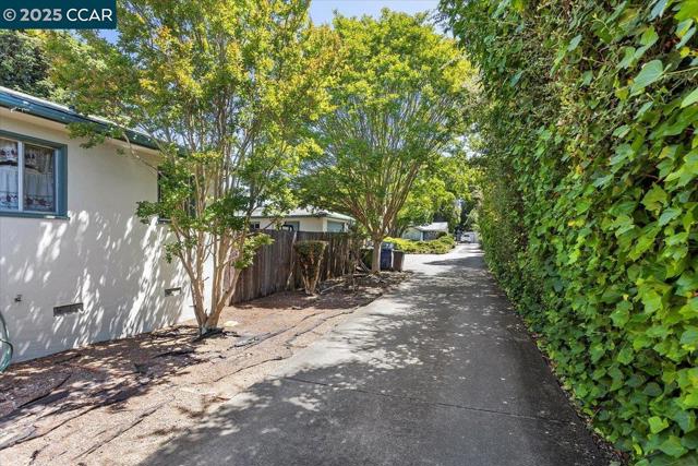 19358 Lake Chabot Rd, Castro Valley CA: https://media.crmls.org/mediaz/95695e26-48f3-4020-b083-e738a23bc874.jpg