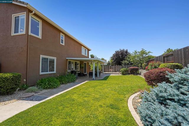 812 Westgate Drive, Vacaville CA: https://media.crmls.org/mediaz/95696c30-4558-4bef-9559-5b56f6458539.jpg