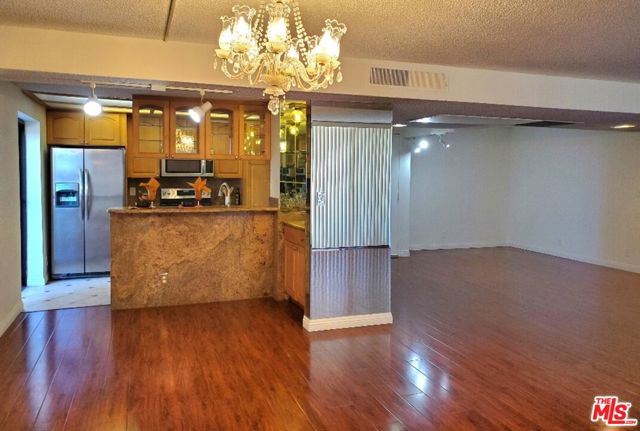 10535 Wilshire Boulevard, Los Angeles CA: https://media.crmls.org/mediaz/9569fe16-c17d-4d3b-8dd3-dca5fcb64d6c.jpg