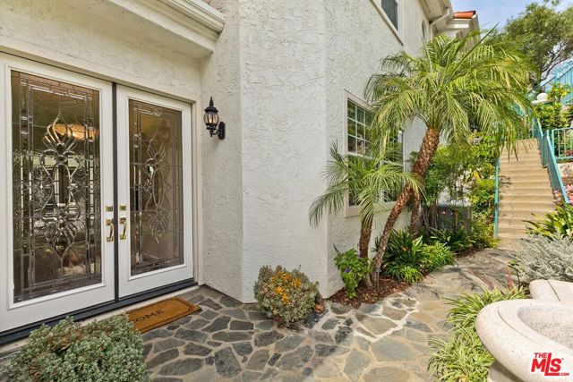2048 Palisades Drive photo 2