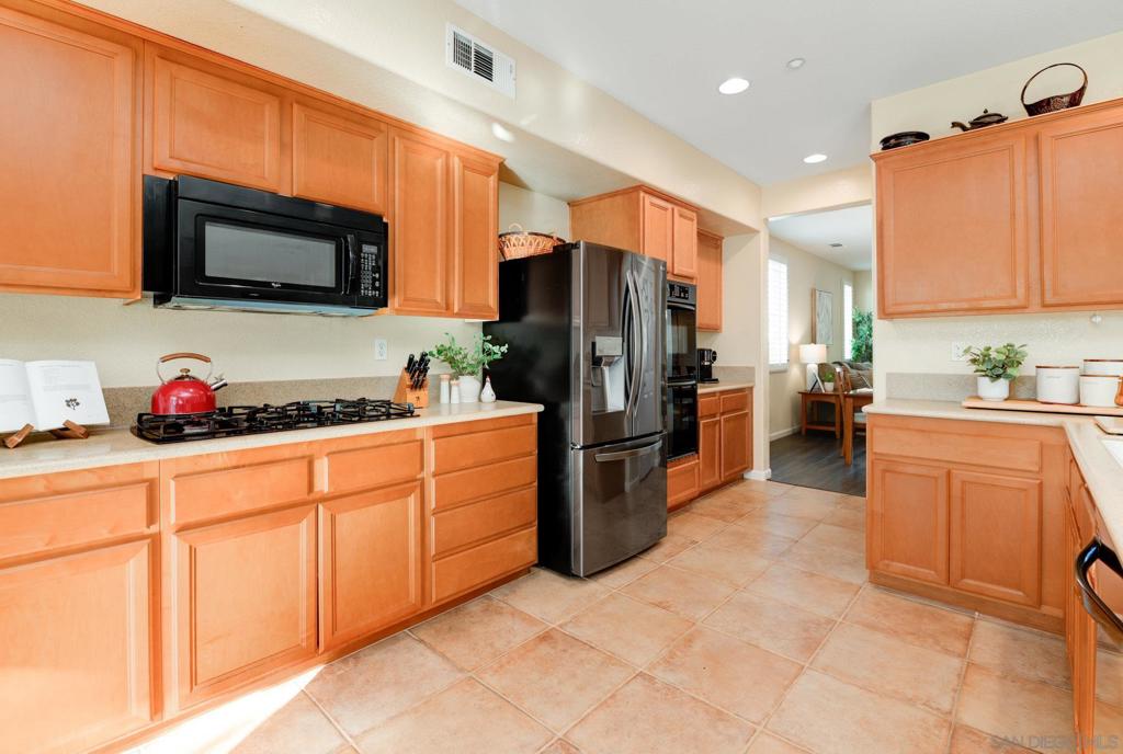 MLS #250039541SD image #9