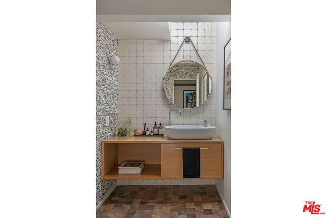 1030 Canon Drive, San Marino CA: https://media.crmls.org/mediaz/956b15e2-936b-4224-a289-6faa97ad9b8c.jpg