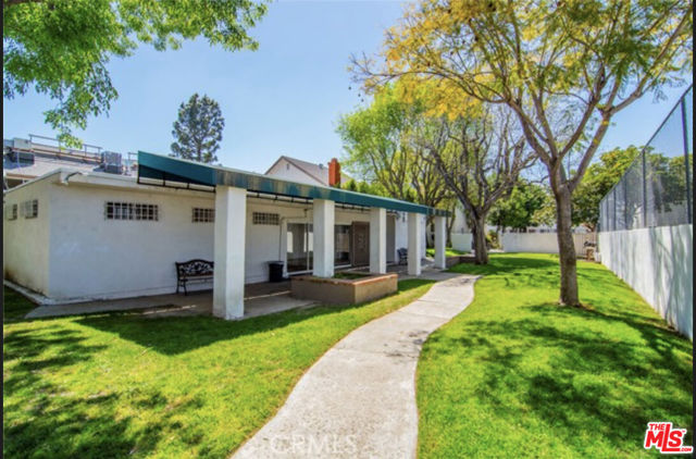 18547 Collins Street, Tarzana CA: https://media.crmls.org/mediaz/956b41c8-329f-499e-8bc0-4c357fa405f2.jpg