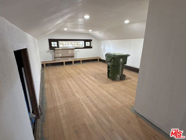 2320 W 25th Street, Los Angeles CA: https://media.crmls.org/mediaz/956c0c5a-bb57-4e93-91ec-e0076d2403fb.jpg