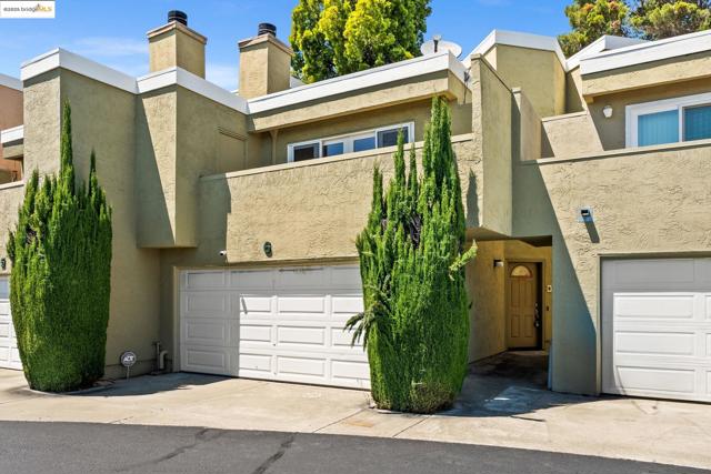 300 Locust Dr, Vallejo CA: https://media.crmls.org/mediaz/956c5e49-62fd-4007-b619-138bfd613cda.jpg
