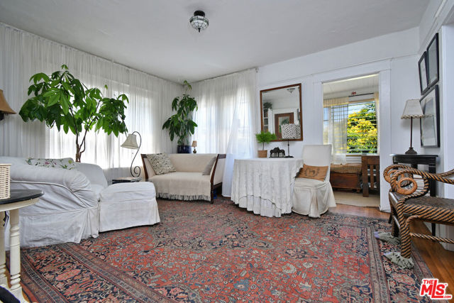 224 Horizon Avenue, Venice CA: https://media.crmls.org/mediaz/956c8638-071c-4ceb-9318-81810e184e2b.jpg