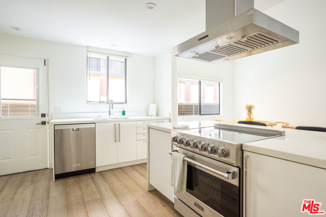 1823 N Fuller Avenue, Los Angeles CA: https://media.crmls.org/mediaz/956c9ffc-2aac-4075-a4c3-921c269ec4c9.jpg