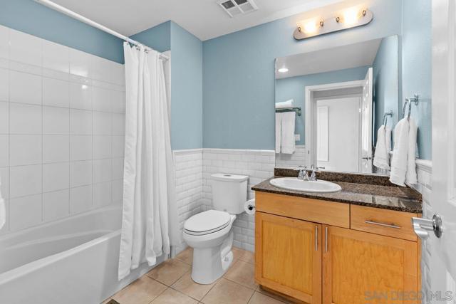 1240 India St, San Diego CA: https://media.crmls.org/mediaz/956d69f9-aaaf-4715-88d7-da73446749ee.jpg