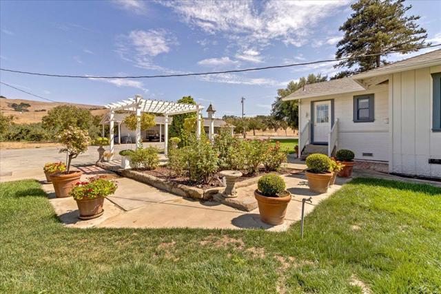 4125 Prunedale Avenue, Gilroy CA: https://media.crmls.org/mediaz/956d6d94-24ba-473c-be89-601c379f5414.jpg