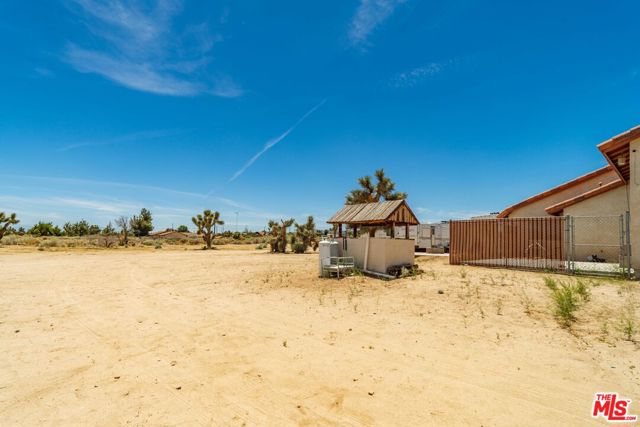 9999 Del Sol Avenue, Phelan CA: https://media.crmls.org/mediaz/956da8a1-45d6-4cf5-8ba5-2191a62e4e98.jpg