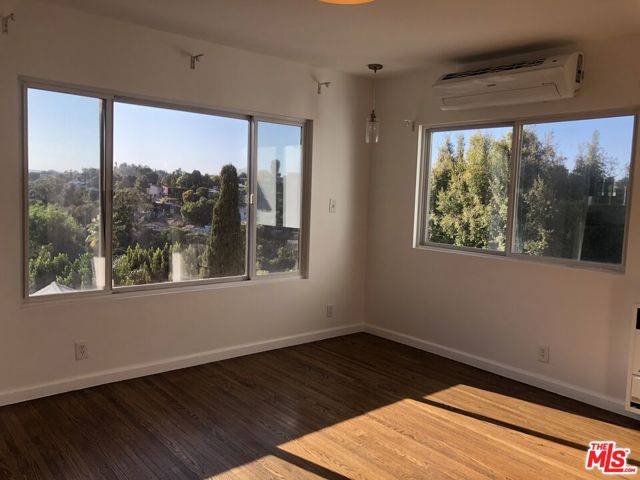 2225 1/2 Lake Shore Avenue, Los Angeles CA: https://media.crmls.org/mediaz/956da995-80d9-4a7e-8b9c-355bd4c69f87.jpg