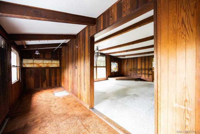 890 Capri Rd, Encinitas CA: https://media.crmls.org/mediaz/956eaf16-ad72-4857-9bd5-e1d449399cd2.jpg