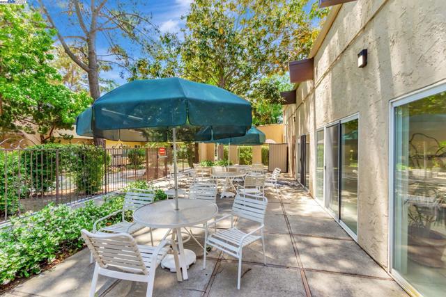 291 Tradewinds Dr, San Jose CA: https://media.crmls.org/mediaz/956f035f-e691-4836-a57c-818b23ae6bc8.jpg