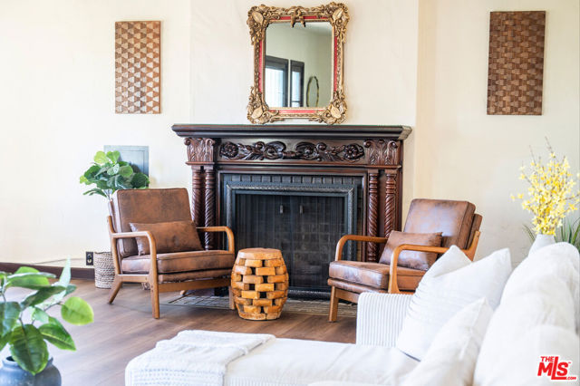 6655 Emmet Terrace, Los Angeles CA: https://media.crmls.org/mediaz/956f6ec6-9ff7-4437-b8c9-c0faf93988e3.jpg