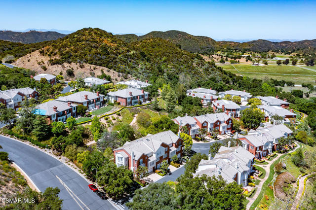 2479 Swanfield Court, Lake Sherwood CA: https://media.crmls.org/mediaz/956f8e9e-31eb-4815-977b-90776d989bb7.jpg