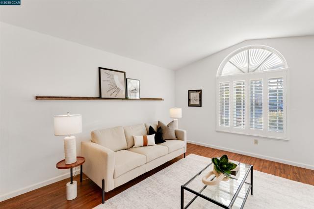 1438 Landahl Ct, Benicia CA: https://media.crmls.org/mediaz/956f9ab0-3a5b-4608-8e9b-dcf824b701bc.jpg