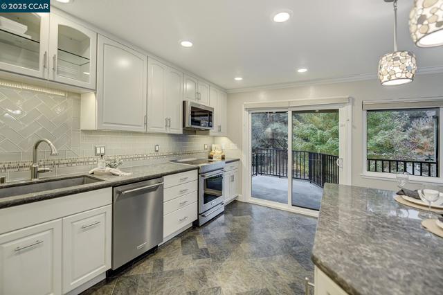 3050 Rossmoor Pkwy, Walnut Creek CA: https://media.crmls.org/mediaz/956fd3d7-e25c-4ed9-aba1-4d3535b005de.jpg