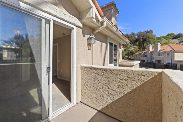 100 Sea Cliff Way, Oceanside CA: https://media.crmls.org/mediaz/95707295-b692-4ad1-8ab7-d5096edad5f1.jpg