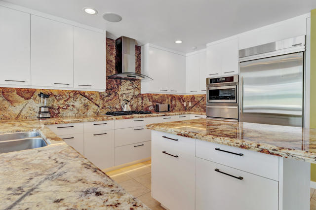 2598 S Camino Real, Palm Springs CA: https://media.crmls.org/mediaz/95709114-6aaf-4f2a-a2e4-e544a255e7b9.jpg
