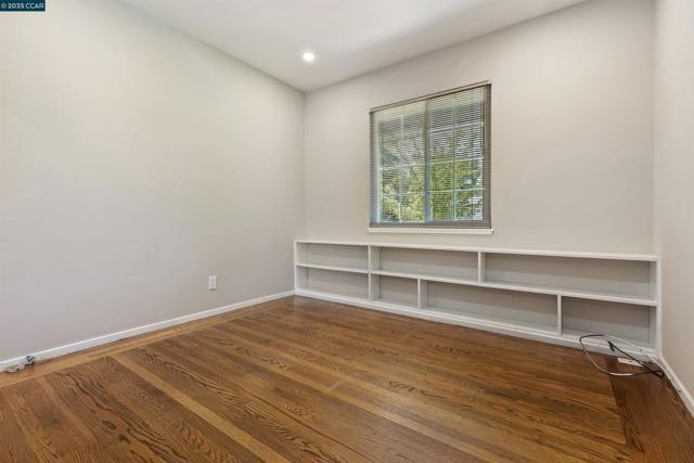 10 Maureen Ct, Pleasant Hill CA: https://media.crmls.org/mediaz/95713bd3-6ef5-427f-8bfe-1d9e906693d0.jpg