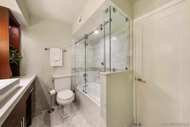 1810 Avenida Del Mundo, Coronado CA: https://media.crmls.org/mediaz/9572199c-1b3e-4546-b898-73bf71a02a52.jpg