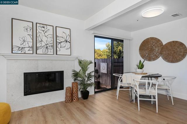 22095 Betlen Way, Hayward CA: https://media.crmls.org/mediaz/95724b42-a38c-4ee6-8d63-ed074d06fbc5.jpg