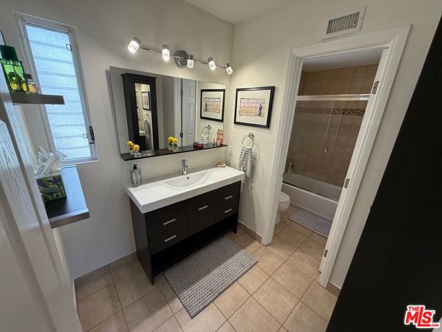 12818 Neon Way, Granada Hills CA: https://media.crmls.org/mediaz/957297f7-2c53-4bde-910a-1dbcdf98754a.jpg