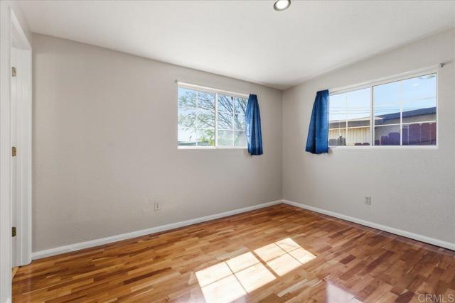 Detail Gallery Image 11 of 29 For 1032 Iris Ave, Imperial Beach,  CA 91932 - 4 Beds | 3 Baths