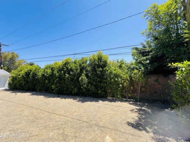 1574 Norwich Avenue, Thousand Oaks CA: https://media.crmls.org/mediaz/9573395c-2ad9-4822-a4f2-feeedf979efe.jpg
