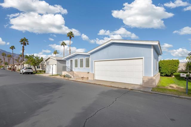 1058 Via Grande, Cathedral City CA: https://media.crmls.org/mediaz/95736c19-c628-434d-9f76-46801b6e04c3.jpg