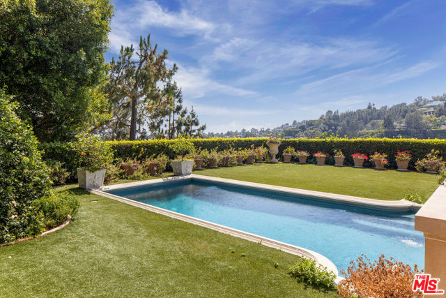 761 Bel Air Road, Los Angeles CA: https://media.crmls.org/mediaz/95736c21-7254-4b50-8a76-903379b39094.jpg