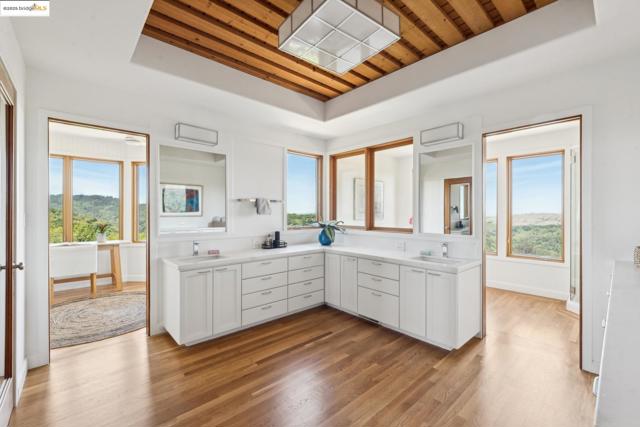 12688 Brookpark Road, Oakland CA: https://media.crmls.org/mediaz/9574a87f-20ef-469b-9969-6a3faec32a06.jpg