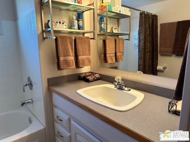 10 Hayes Street, Cathedral City CA: https://media.crmls.org/mediaz/9574c640-3296-40e5-baa2-42ed83d55bcb.jpg