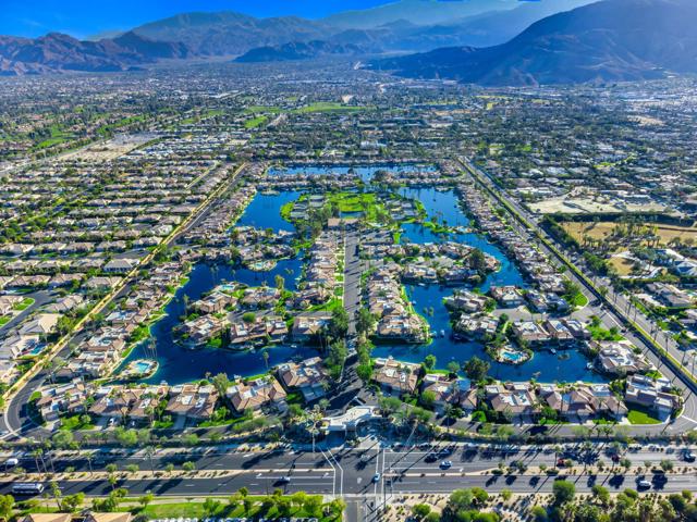 153 Lake Shore Drive, Rancho Mirage CA: https://media.crmls.org/mediaz/95753498-92d9-413b-a2cb-c64217a2a227.jpg