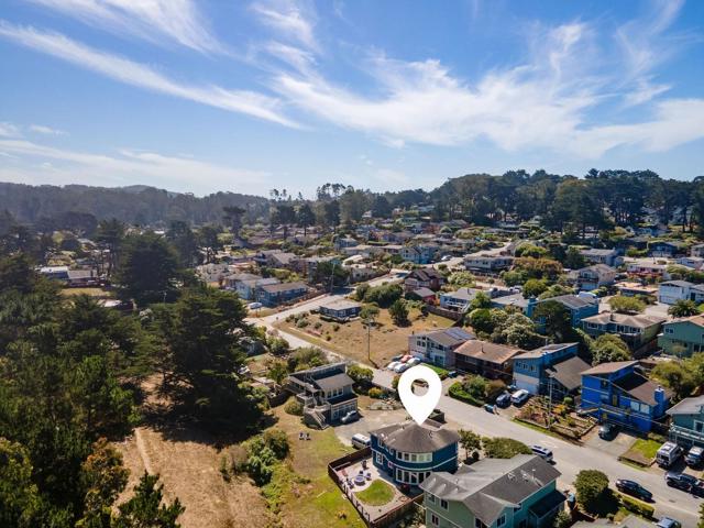 447 3rd Street, Montara CA: https://media.crmls.org/mediaz/957557c3-fde2-4861-9167-d6963560bead.jpg