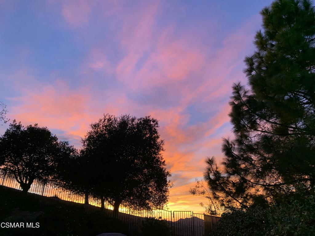 https://media.crmls.org/mediaz/957598fe-5b49-431c-828d-05ab2e59db13.jpg?preset=X-Large