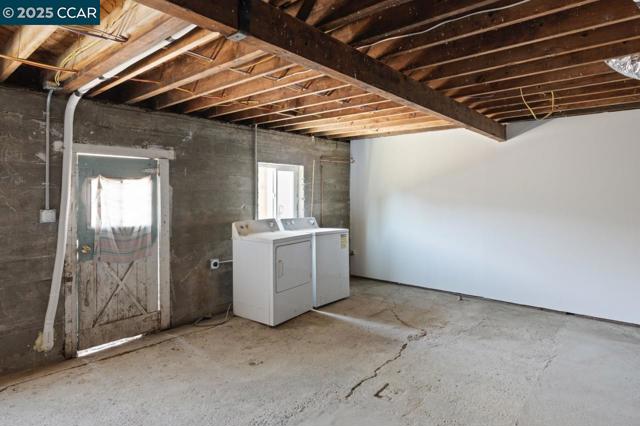 1923 Thompson Ln, El Sobrante CA: https://media.crmls.org/mediaz/9575de7b-9126-4082-b6b6-d3beced760d7.jpg
