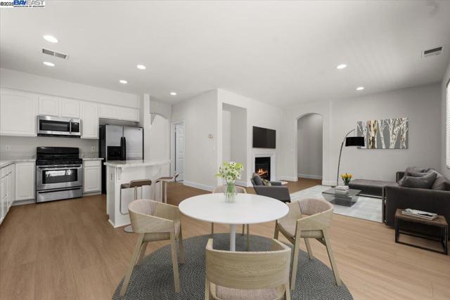5615 Applegate Way, Dublin CA: https://media.crmls.org/mediaz/9575eb28-138a-4938-bd17-62b1452a873e.jpg
