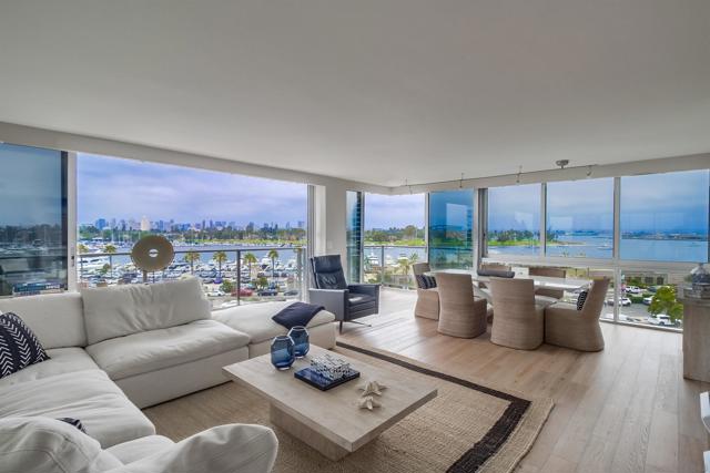 1750 Avenida Del Mundo, Coronado CA: https://media.crmls.org/mediaz/9575fd72-dc1b-4453-abbd-e87ec2481623.jpg