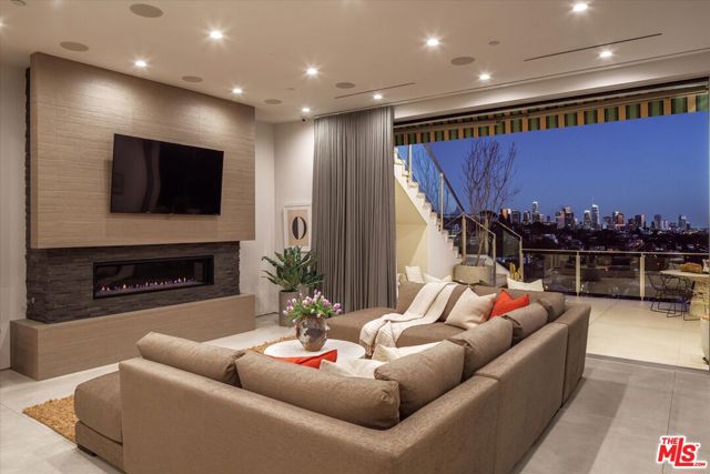 3042 Landa Street, Los Angeles CA: https://media.crmls.org/mediaz/9576071a-50cc-4d64-87c4-2ebaad1eef11.jpg