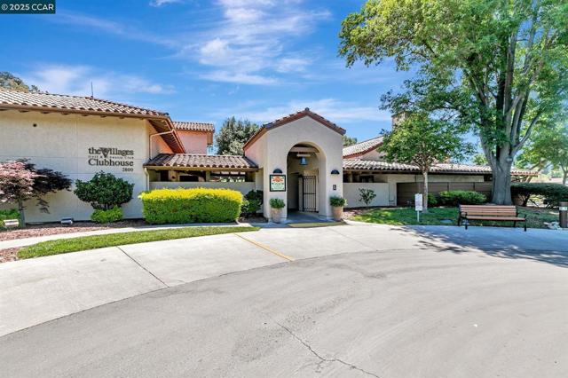 7638 Falkirk Drive, San Jose CA: https://media.crmls.org/mediaz/957629c9-7ac2-4f93-8f5a-10c86589ad2d.jpg