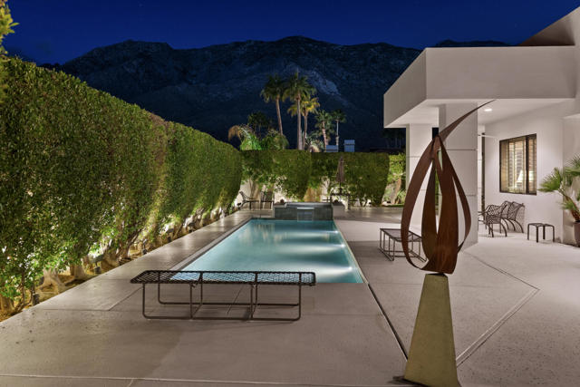 900 Dogwood Circle E, Palm Springs, CA 92264