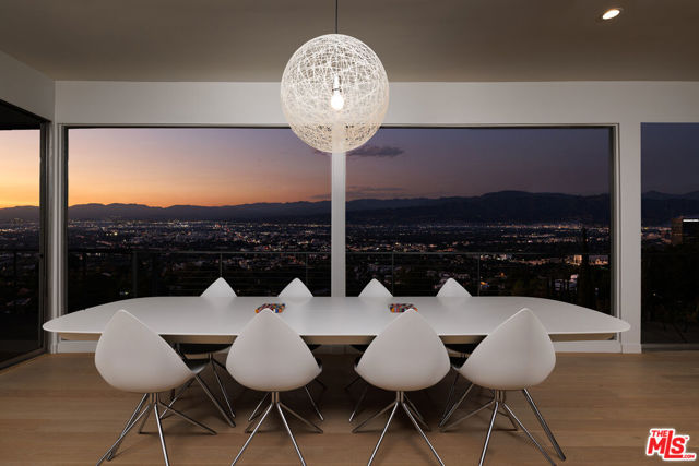 3268 Wrightwood Drive, Studio City CA: https://media.crmls.org/mediaz/9576e64c-9f9d-4a0e-a4a9-9a14c57d607f.jpg