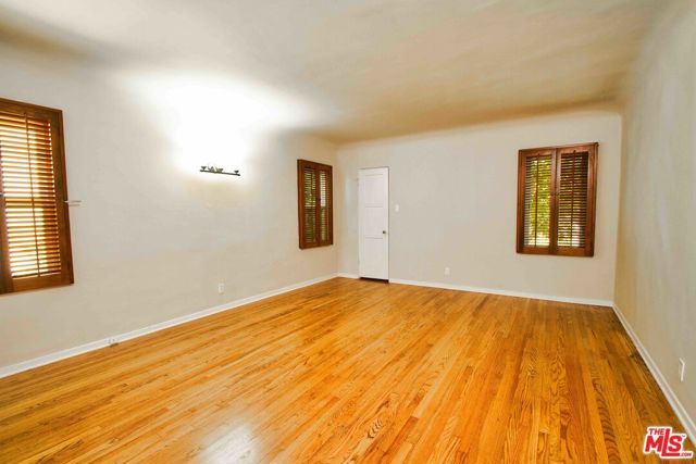 168 N DOHENY Drive, Beverly Hills CA: https://media.crmls.org/mediaz/95772586-f3f7-40f6-a093-350d2cf84a6f.jpg